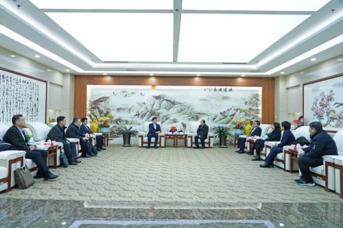 華特集團(tuán)董事長(zhǎng)、首席科學(xué)家王兆連會(huì)見中國(guó)農(nóng)業(yè)銀行濰坊分行客人